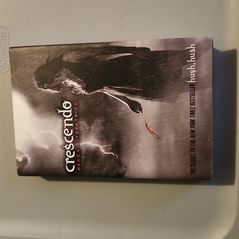 Book Crescendo by Becca Fitzpatrick / bundle requirement